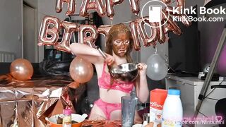 Girl pooping - video 483