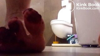 Poop into red panties