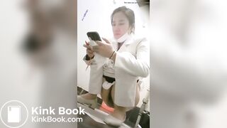 Chinese girl pooping - video 168