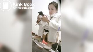 Chinese girl pooping - video 168
