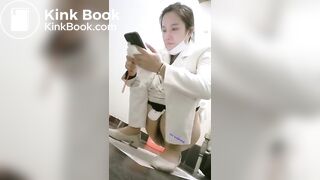 Chinese girl pooping - video 168