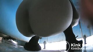 Chinese girl pooping - video 178
