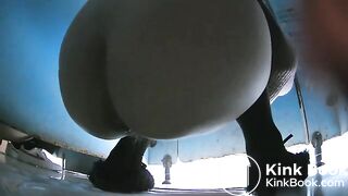 Chinese girl pooping - video 178