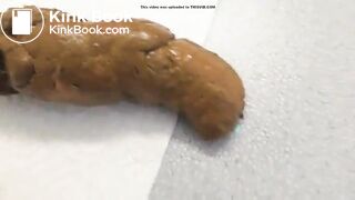 Girl pooping - video 471