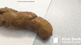 Girl pooping - video 471