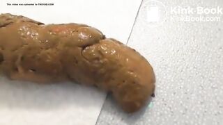 Girl pooping - video 471
