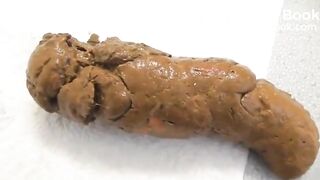 Girl pooping - video 471