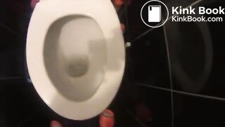 Girl pooping - video 492