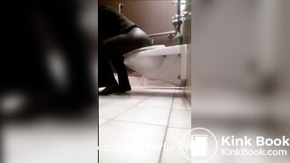 Sexy ebony pooping and farting on toilet