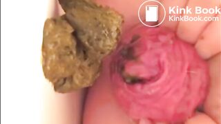 Milf prolapsed her anus and shits