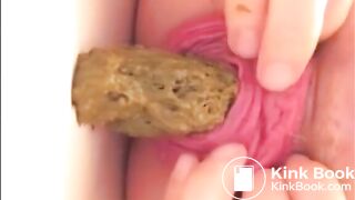 Milf prolapsed her anus and shits