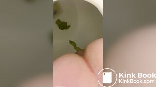 GREEN poo