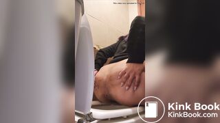 Big booty Argentinian spreads cheeks to poop