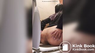 Big booty Argentinian spreads cheeks to poop