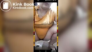 Indian aunty piss, shit