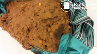 Big poop in thight blue pants