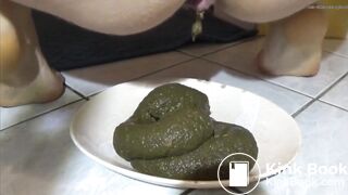 Girl shitting - video 81