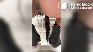Girl poop 31
