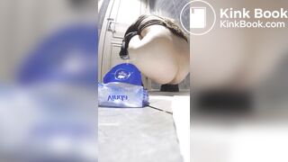 beautiful chinese girl goes to the toilet - video 8