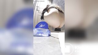beautiful chinese girl goes to the toilet - video 8