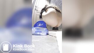 beautiful chinese girl goes to the toilet - video 8