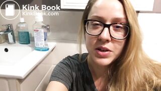 Blonde Beauty pooping in the toilet