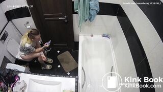 Sexy girl take a big poop and wash her ass
