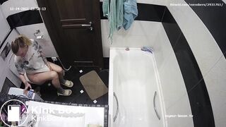 Sexy girl take a big poop and wash her ass