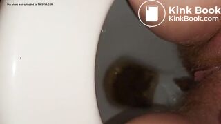 Girl with hairy pussy poops filmed between the legs