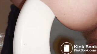 Girl with hairy pussy poops filmed between the legs