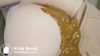 Teen Pooping - video 6