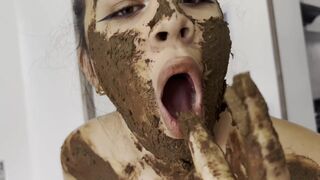 Super Extreme Scat Latina Girl!!