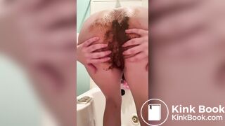 CHUBBY RUBS SHIT ALL OVER HER BODY