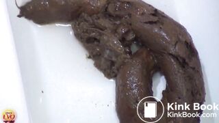 Grunting beauty poop