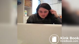 German lady.. last ihr Mitbewohner ein kleines Geschenk