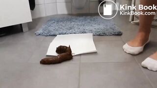 Pooping girl 7 - video 2