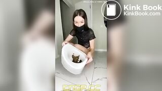Pretty woman pooping - video 4