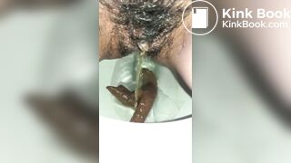 Girl pooping - video 443