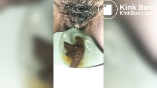 Girl pooping - video 443