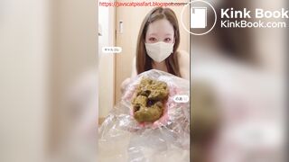Adorable NAKED japanese girls poops