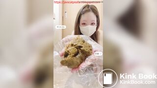 Adorable NAKED japanese girls poops