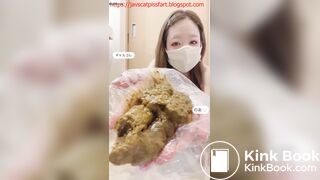 Adorable NAKED japanese girls poops