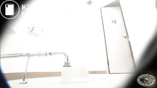Cute japanese girls pooping!!!