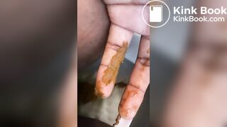 A messy toilet poo..