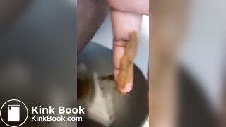 A messy toilet poo..