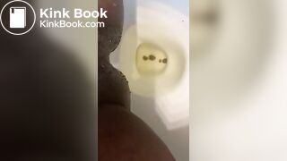 A messy toilet poo..