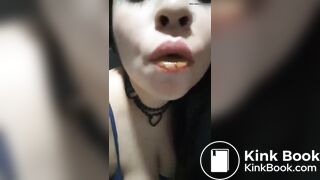 fat ass latina shiting and eating