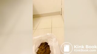 Big booty shitting on toilet and jerk dildo with shitt
