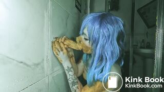 Pooping while fucking a dillo