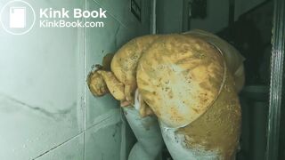 Pooping while fucking a dillo